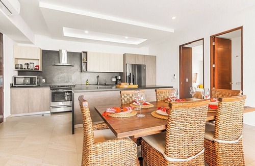 San Francisco Condo | Luxury Beachfront 3 Bedroom Dual Unit with Ocean View