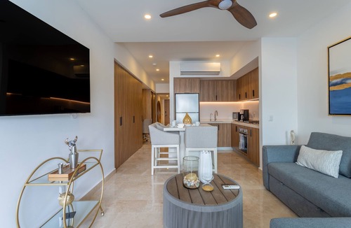 Lazaro Cardenas Condo | Luxury Condo 1BD beachfront, 8 pools at Harbor 171 1BD Condo for rent in North H