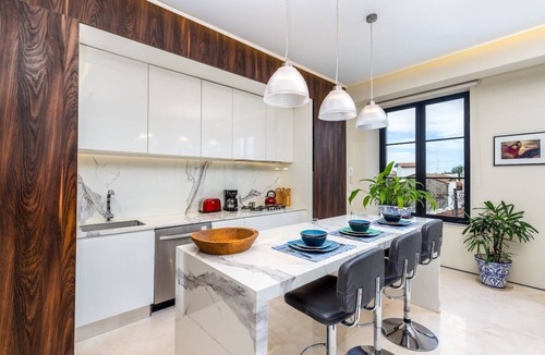 Romantic Zone Condo | Luxury Condo in Romantic Zone - Pier 57 !