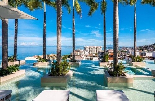 Romantic Zone Condo | Luxury Condo in Romantic Zone - Pier 57 !
