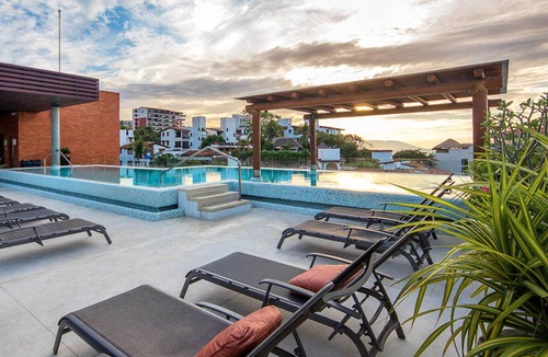 Romantic Zone Condo | Luxury Condo in Old Town, 2 Blocks from the Beach