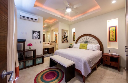 Romantic Zone Condo | Luxury Condo in Old Town, 2 Blocks from the Beach