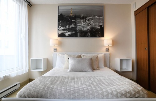 International District Apartment | Luxury Condo Old Port/Convention Centre/Downtown 5