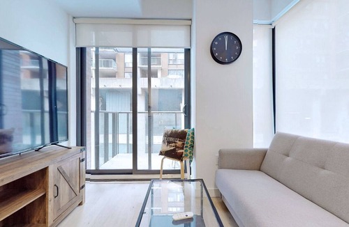 St. Lawrence Apartment | Luxury Condo with Home Office in heart of downtown