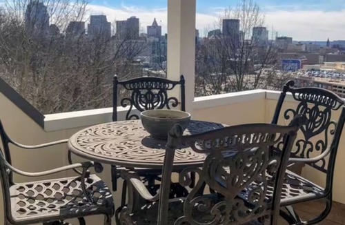 Mount Adams House | Luxury DOWNTOWN/Mt. Adams SPECTACULAR VIEWS! NO CLEANING FEES!