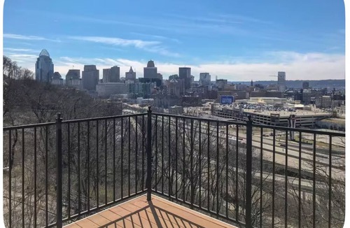 Mount Adams House | Luxury DOWNTOWN/Mt. Adams SPECTACULAR VIEWS! NO CLEANING FEES!