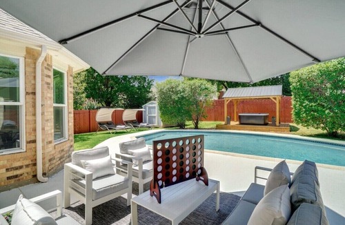 Flower Mound House | Luxury Escape Home with pool/spa/game room