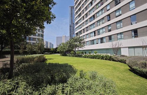 Granada Apartment | Luxury Escape Indoor Pool, Gym, High Speed WiFi