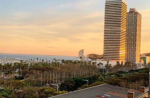 La Vila Olimpica del Poblenou Condo | Luxury Flat With Beach and Skyline Views