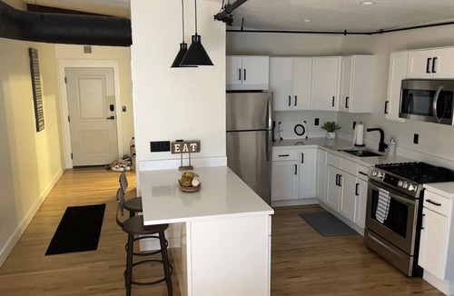 New Britain Apartment | Luxury Loft (perfect for business or pleasure)