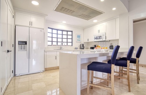 Los Cabos Condo | Luxury Modern Decor! * Lands End from Balcony! Medano Beachfront!