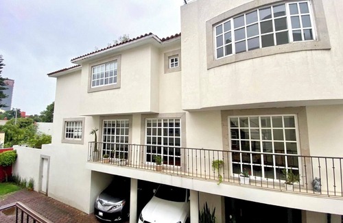 Guadalupe Inn House | Luxury modern house: For families, with garden in an exclusive and secure community.