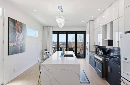 Mount Adams House | Luxury Mt. Adams Retreat Suites