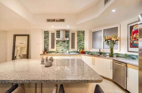 Emiliano Zapata Condo | Luxury Oceanfront Getaway Resort-Style Amenities