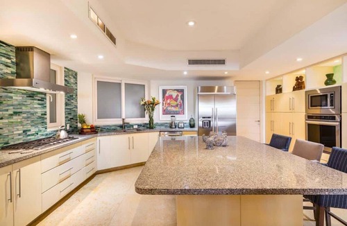 Emiliano Zapata Condo | Luxury Oceanfront Getaway Resort-Style Amenities