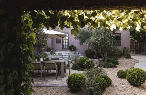 Mid-Wilshire Condo | Luxury Private Gated 2BD/2BA in Mid-City LA
