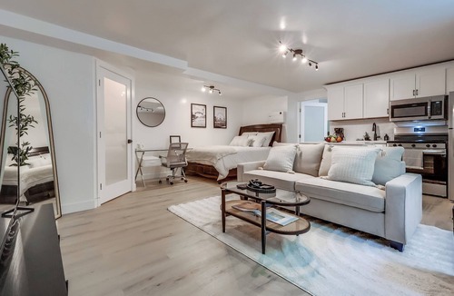 Pico Condo | Luxury Remodel – Walk to Beach & 3rd St Promenade