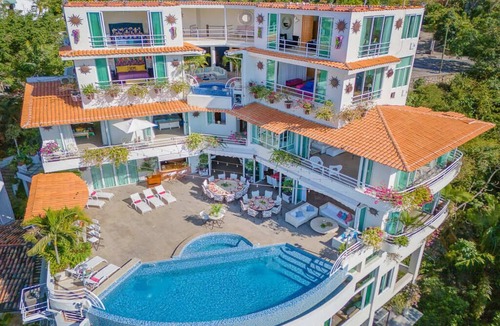 Alta Vista Villa | Luxury Retreat Casa Yvonneka 14 Bedrooms Entire Villa
