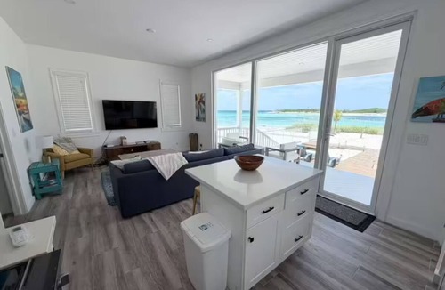 Long Island Villa | Luxury Sandbar Oceanview Villa 5