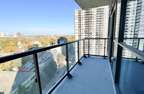 Midtown Toronto Condo | Luxury Toronto 3 bed 2 bath condo by 8 Subways! Yorkville/Annex