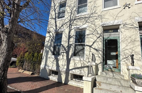 Old Town West House | Luxury townhome in Old town 2 blocks to King Street
