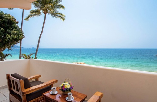South Shore Hotel Area Villa | Luxury Villa on the Best Swimming Beach in Puerto Vallarta w/Full Staff & Pool