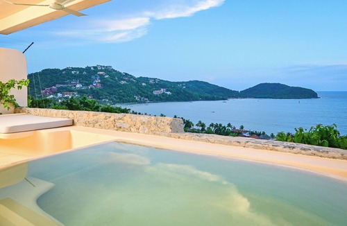 Ixtapa - Zihuatanejo Condo | Luxury villa, private pool and brathtaking ocean view — steps from Playa La Ropa