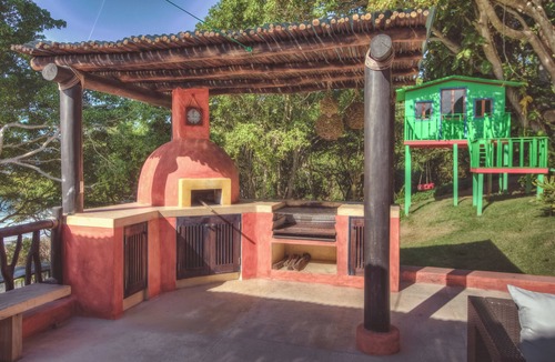 Sayulita Villa | Luxury villa with private beach and swimming pool near charming Sayulita.