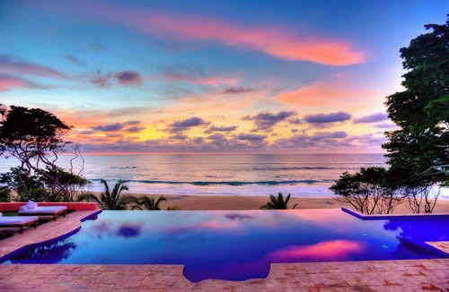 Sayulita Villa | Luxury villa with private beach and swimming pool near charming Sayulita.