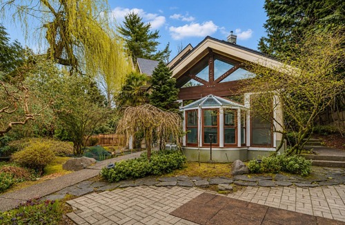 Shaughnessy Villa | Luxury West Side Mansion | Garden Retreat 5 min to Downtown