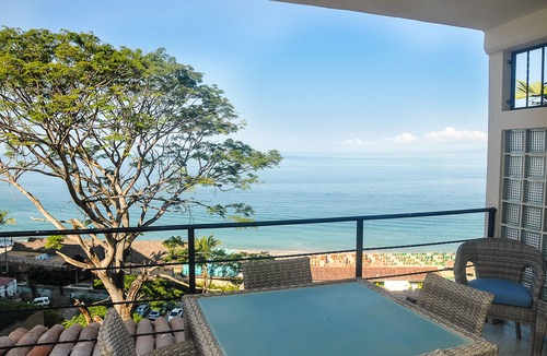 Amapas Condo | Magnificent Ocean Front 1 Bedroom Steps from Los Muertos Beach