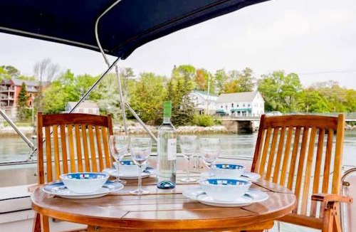 Damariscotta Boat Rental | Maine Bed & Boat, Nebi