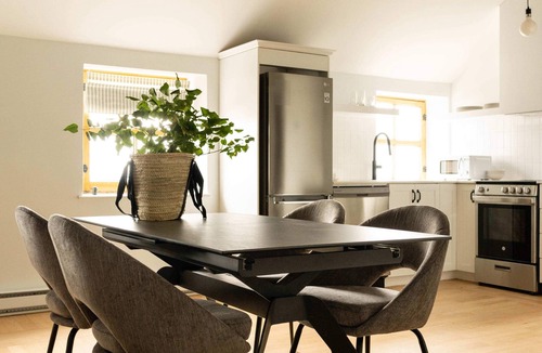 Ville-Marie Apartment | Maison Rasco One-Bedroom Apartment King Size Bed Old Montreal Full Kitchen Stone Wall Pet Friendly Self Check-In Access Wi-Fi AC