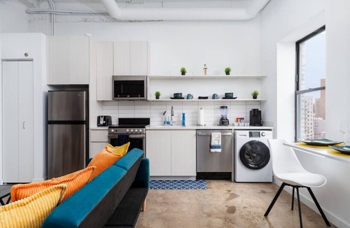 Uptown Apartment | Majestic Modern Style|13 mins DT|4 mins Lake