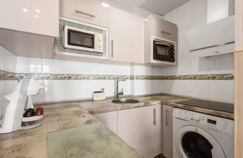 Ensanche Centro Apartment | ‘Málaga Centro Bonito’ Apartment with Balcony, Wi-Fi and Air Conditioning
