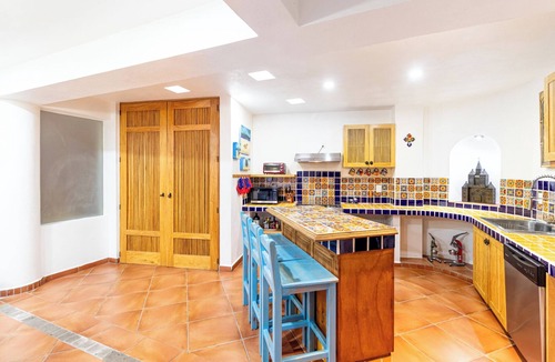 Lazaro Cardenas Condo | Malecon Dream home. 3 bedroom 3 full bath sleeps 6-8 close to everything