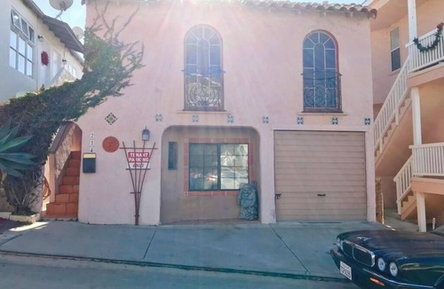 El Porto House | Manhattan Beach Duplex with Ocean Views | 1 block to beach