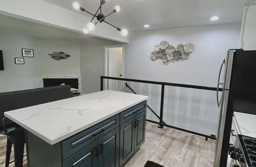 Hill Section Condo | MANHATTAN BEACH - Sand Section, walk to beach & pier.