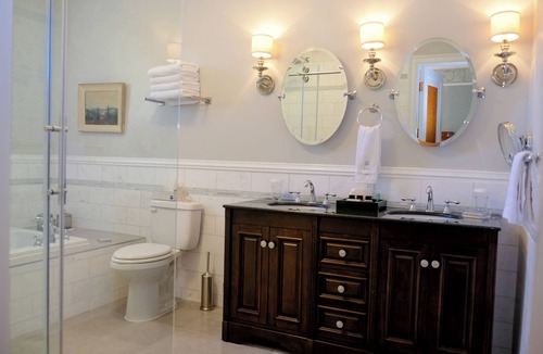 Montebello House | Manoir Chamberland (Adults Only, No Pets)