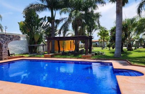 Riberas del Pilar House | Mansion with Lake View, Garden and Pool