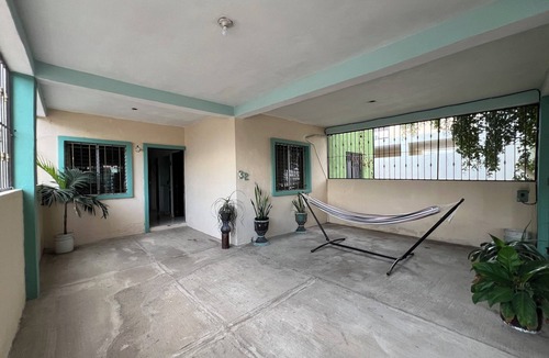Manzanillo House | Manzanillo Cozy Stay - Central Location, 10 Mins to the Beach