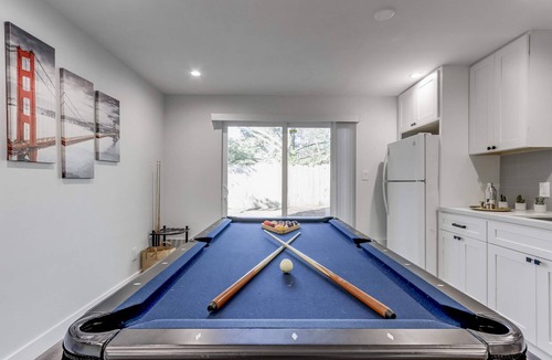 Pacifica House | Massive Themed 5BR w/Game Room/Hot Tub/Pool Table