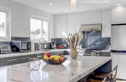 Pacifica House | Massive Themed 5BR w/Game Room/Hot Tub/Pool Table