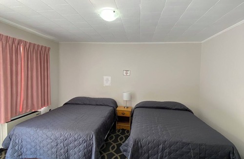 Mindemoya Hotel | Mindemoya Motel