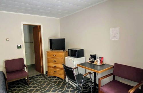 Mindemoya Hotel | Mindemoya Motel