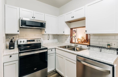 Hiawatha House | Minnehaha Falls Hideaway: 3BR Family & Pet-Friendly Home near Transit & Stadiums