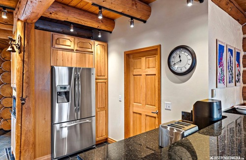 Alyeska House | Misty Pines Lodge - Premier Mountainside Lodge Near Ski Lift