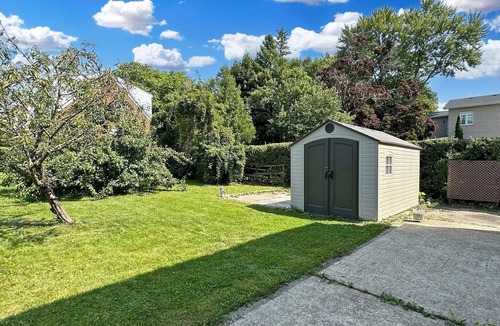 Clairlea House | Modern 1-bedroom, upgraded, close to amenities, TTC at doorstep, big backyard