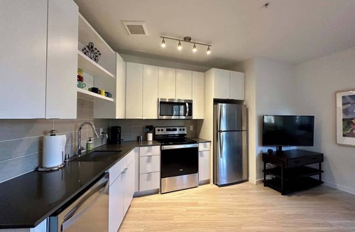 Hiawatha Apartment | Modern 1BR Near Light Rail, Hospitals, MSP 06