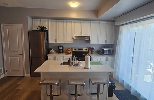Durham Region House | Modern 2BDR | 1 BATH | Free Parking | Minutes to Hwy 401